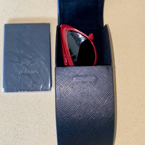 PRADA Catwalk Cat Eye Red Sunglasses Retro Vintage - Picture 5 of 7